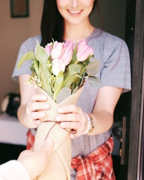 genethlia-louloudia-gia-gynaika