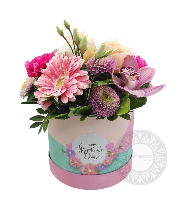 Λουλούδια σε ροζ σε κουτί για γιορτή της μητέρας