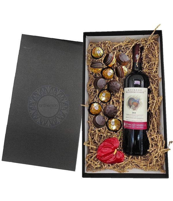 Κουτί δώρου με κόκκινο κρασί και σοκολατάκια