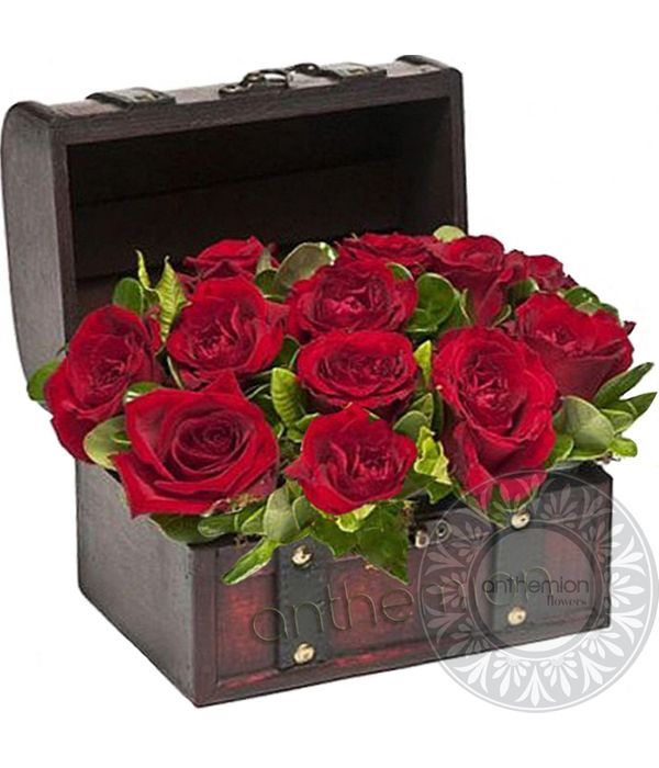 Treasure Chest of 12 Red Roses