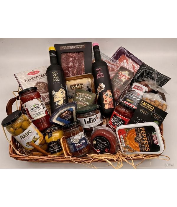 Πολυτελές καλάθι εδεσμάτων και κρασιών