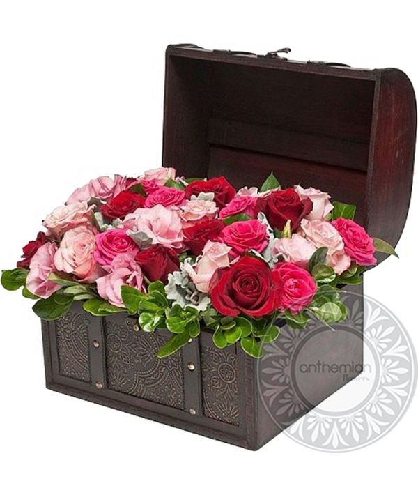 Rose arrangement in wooden chest