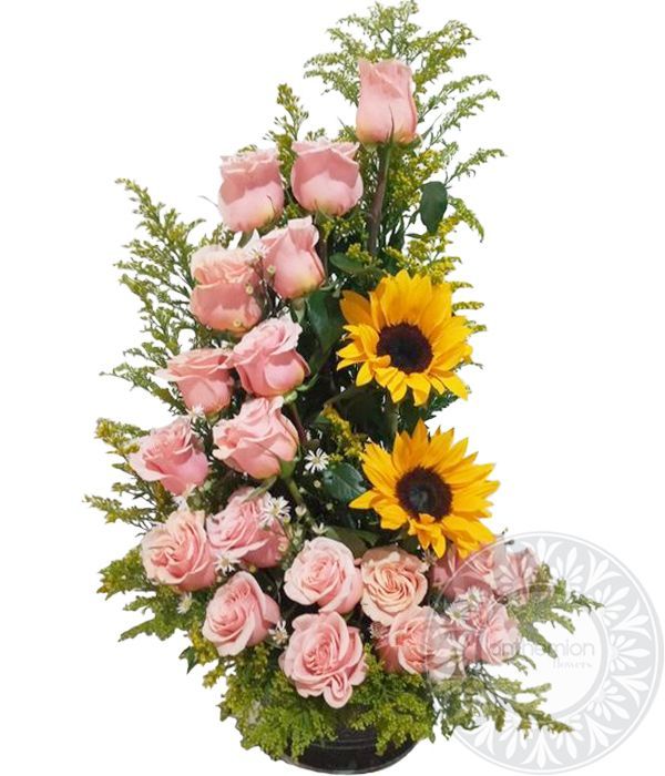 Composition with pink roses and sunflowers
