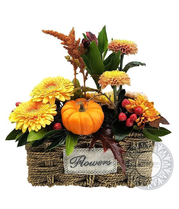 Warm flower arrangement in autumn mood