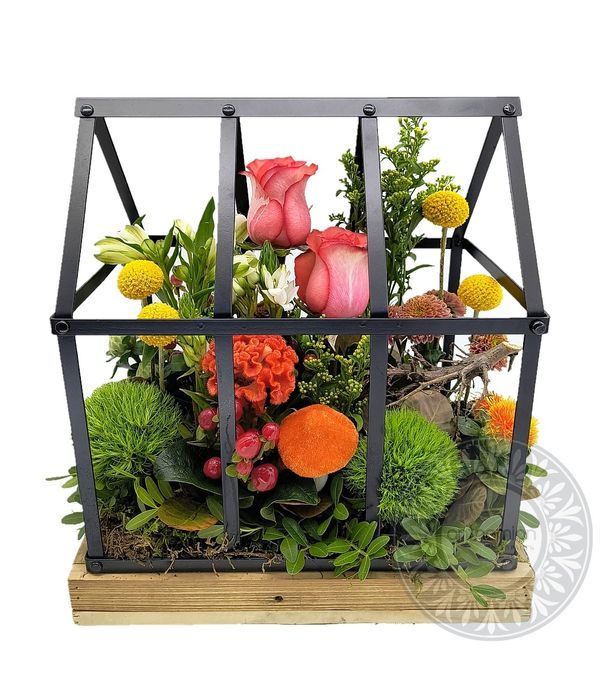 Σπιτάκι με σύνθεση λουλουδιών