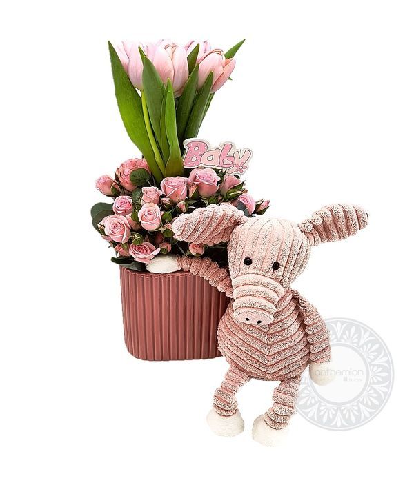 Γλυκιά σύνθεση σε ροζ χρώμα και λούτρινο