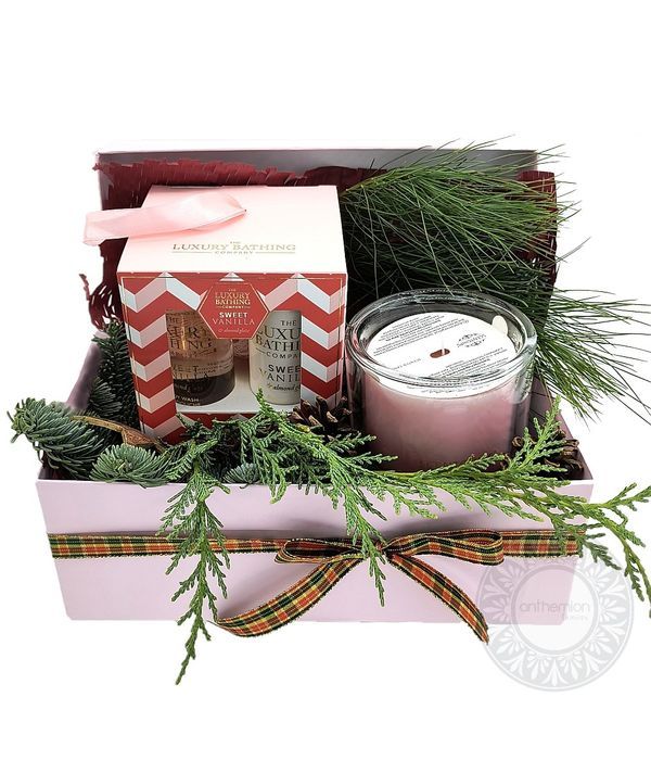 Χριστουγεννιάτικο κουτί με σετ περιποίησης και κερί