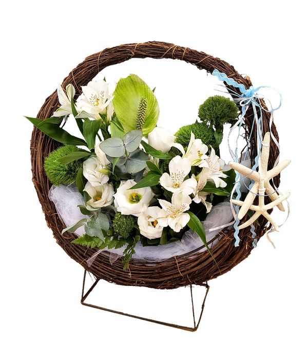 White flower arrangement with summer mood