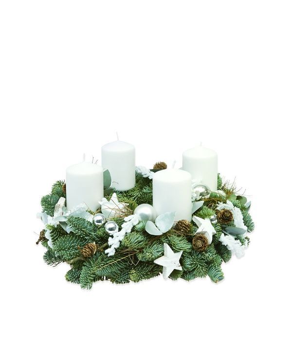 White Christmas centerpiece with candles
