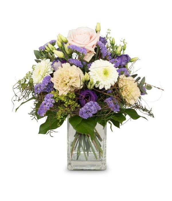 Bouquet of blue and white blooms