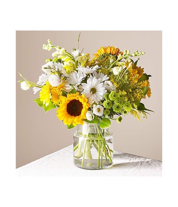 Bright bouquet of sunflowers