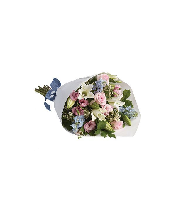 Κομψό μπουκέτο με παστέλ λουλούδια