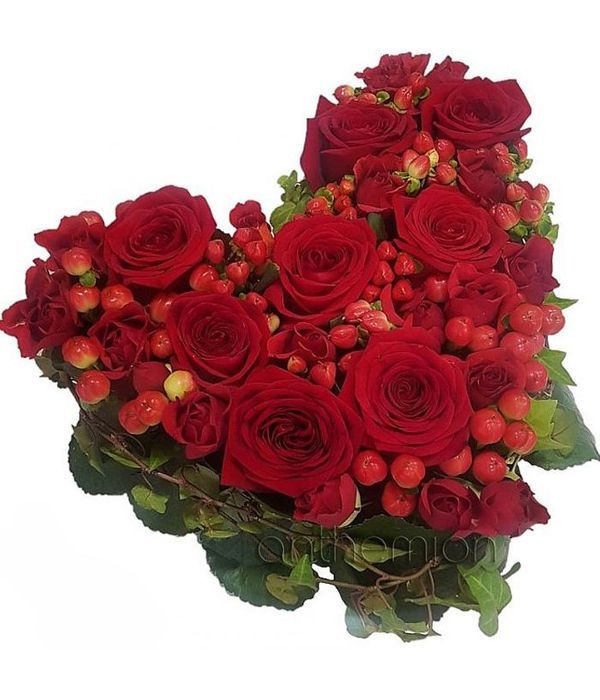 kardia-me-triantafylla-kokkina