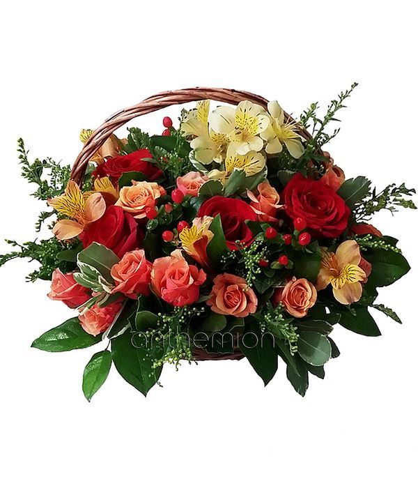 Καλάθι με λουλούδια σε κόκκινο και πορτοκαλί 
