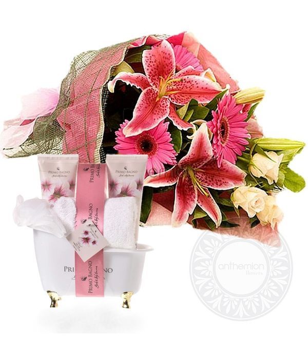 Σετ δώρου περιποίησης και μπουκέτο λουλουδιών σε ροζ αποχρώσεις