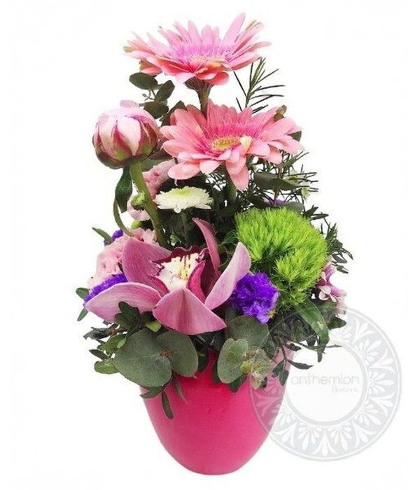 Ceramic arrangement in pink colors